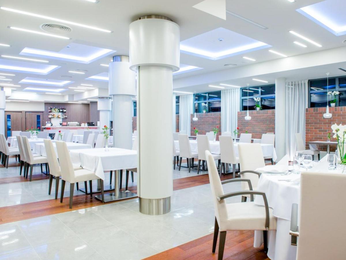 Kozmin Hotel Kosma מראה חיצוני תמונה