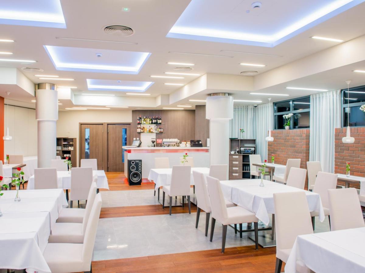 Kozmin Hotel Kosma מראה חיצוני תמונה